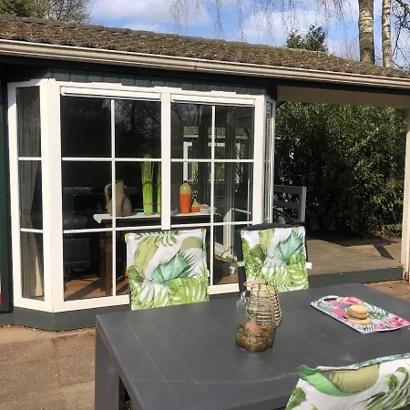 בית נופש Cosy Forest Chalet In With Indoor And Outdoor Pool פורטהאוזן