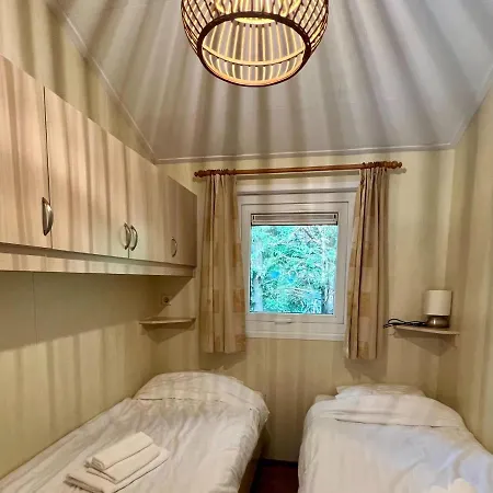 Cosy Forest Chalet In With Indoor And Outdoor Pool בית נופש *